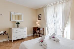 Flora - Sweet Dreams in Florence