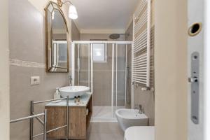 Flora - Sweet Dreams in Florence