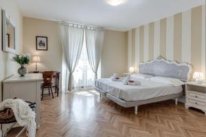 Flora - Sweet Dreams in Florence