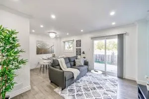 4BR Scarborough Gem, Freshly Renovated, 7 Car Parking - Markham