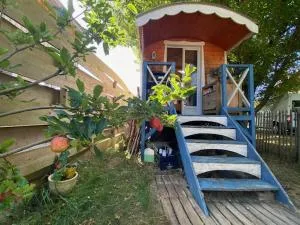 Roulotte 300 m de la Plage tout confort - LʼAmélie