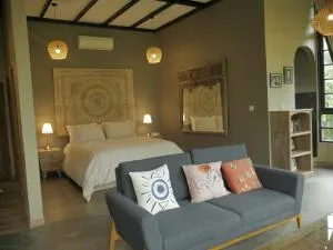 Secret Village Cozy Studio - Antasari