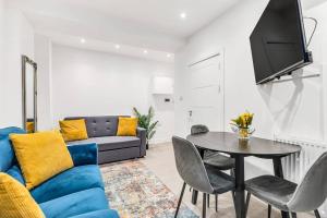 LUXstay Holland Park Apartment with AC