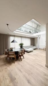 Luxury spacious private loft, between city & beach