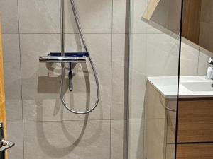 Appartements Appartement 3 pieces, 7 pers, centre village, 50 m remontees, balcon, parking, Wi-Fi - FR-1-676-68 : photos des chambres