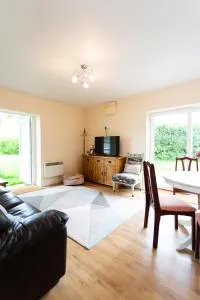 Cottage at Tractors and Cream - Aller