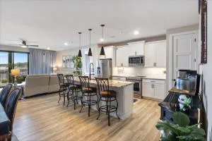 Vintage Villa - Luxury Condo, Infinity Pool, Gym - Four Seasons