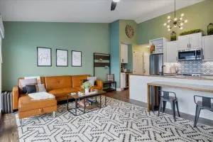 Chic Retreat - Lakeside Pool - Four Seasons