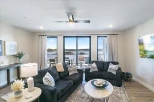 Lakeside Luxury - Infinity Pool, Gym - Four Seasons