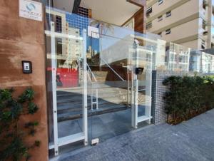 Apartamento na Praia da Guilhermina com Ar Condicionado, Estacionamento Gratuito e WiFi