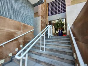 Apartamento na Praia da Guilhermina com Ar Condicionado, Estacionamento Gratuito e WiFi