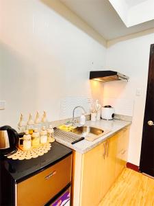 Cozy Studio with Balcony in Mesaverte near SM Downtown 4pax max with Free Pool & Netflix