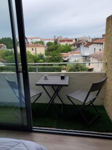 Studio avec balcon, vue sur jardins et cathédrale