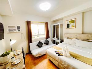 Pool View Studio in Mesaverte with Free Pool & Netflix