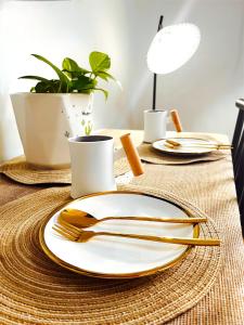 Pool View Studio in Mesaverte with Free Pool & Netflix