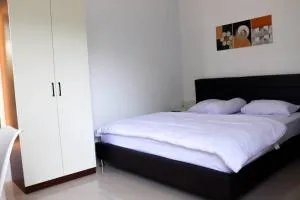 Almahouse guesthouse cirebon - Sumber