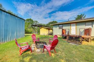 Rural Escape Near Lake Ouachita with Gas Grill!