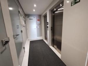 Apartamento na Praia da Guilhermina com Ar Condicionado, Estacionamento Gratuito e WiFi