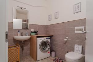Casa Felicita, 2 rooms by HAPPYHOSTORINO