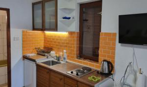Apartments Mala kuca kraj mora