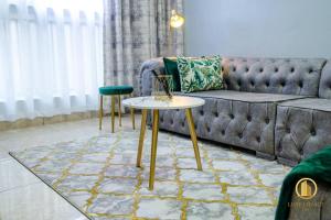 2 BD 2 BA luxury unit with contempary touches