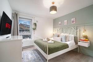 MODERN & SPACIOUS Canary Wharf Apartment, PRIME CENTRAL LOCATION, BALCONY, Near O2, EXCEL, LONDON CITY AIRPORT & GREENWICH