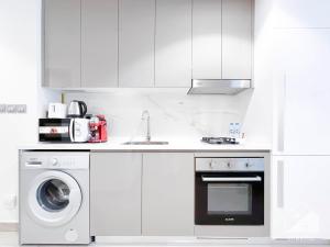 Charming Studio with Balcony in Azizi Riviera