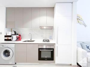 Charming Studio with Balcony in Azizi Riviera