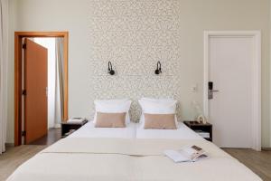 Hotel Corner House by WP Hotels