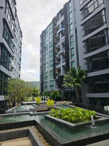 1BDR 2 Pools on the roof 500m to beach 3 Bars