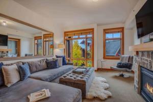 Capitol Peak Lodge 3306 by Snowmass Mountain Lodging