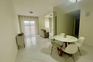 Apto 2/4 suítes com AR a 250m da Orla de Atalaia