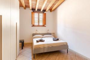 Artistic Urban Apartment