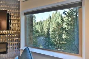 Powderhorn Streamside Condo: Beautiful Remodel, Nice Location