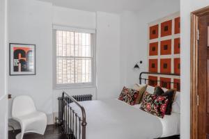 The Dream Factory - London Bridge- by Frankie Says