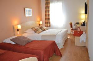Hotels Brit Hotel Chateaudun : Chambre Familiale (2 Adultes et 2 Enfants)