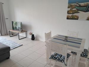 8 Marina Sands beach apartment