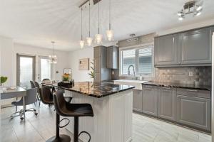 Dino Roar I Sleeps 12 I New