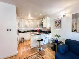 Detached house with FREE PARKING in Little Venice near Paddington Hyde Park