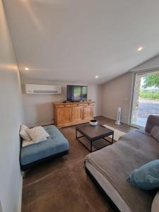 Appartements Une Nuit au Coeur d-un Vignoble Provencal Piscine : photos des chambres