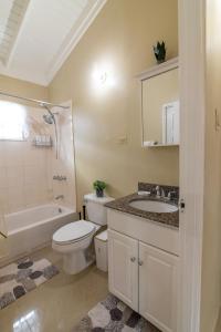 SweetOasis-King Bed-Pool-BBQ Grill-Free StarLink Wifi 250Mbps-Solar Powered-Free Parking-Gated Complex-Near Ocho Rios