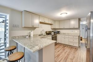 A-Frame Anderson Cabin Half Mi to Lake Hartwell!