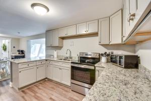 A-Frame Anderson Cabin Half Mi to Lake Hartwell!