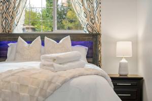 2BR Suite Near Golf Course! FREE Banff Pass, Parking, Netflix!