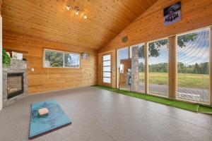 2BR Suite Near Golf Course! FREE Banff Pass, Parking, Netflix!