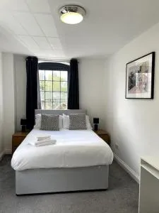 2 The Courtyard - Apartment for Business, Leisure or Relocation - Ide