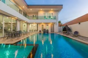 芭提雅21航站楼附近8卧9卫轻奢现代别墅带独立歌房 - Naklua