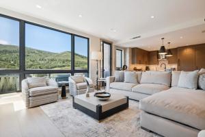 One Riverfront Condo 400 by East West Hospitality