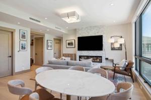 One Riverfront Condo 307 by East West Hospitality