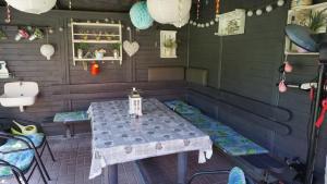 DOM NAD JEZIOREM KUŹNIa